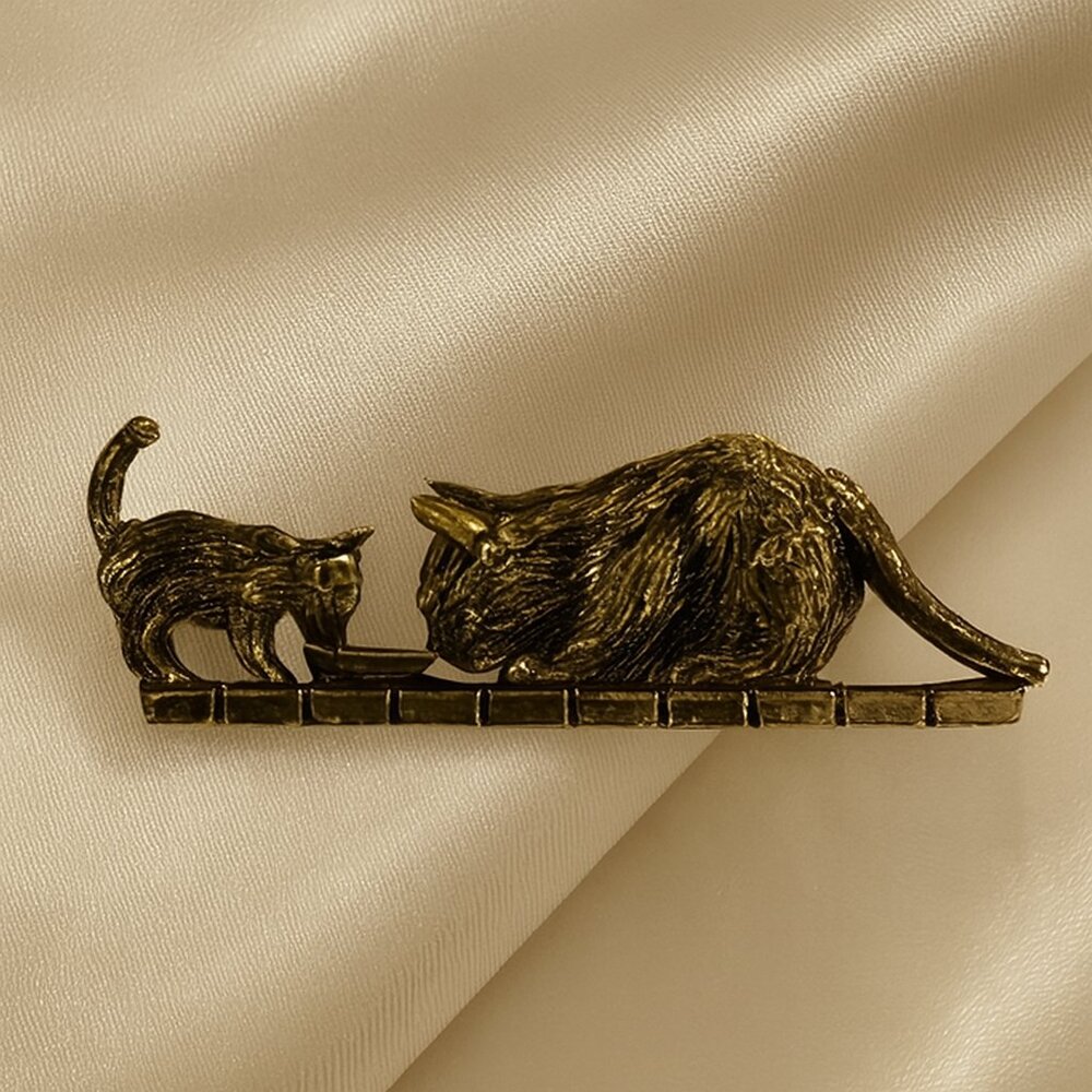 Elegant Gold Tone Cat Brooch – Cute Feline Pin Jewelry, Gift for Cat Lovers